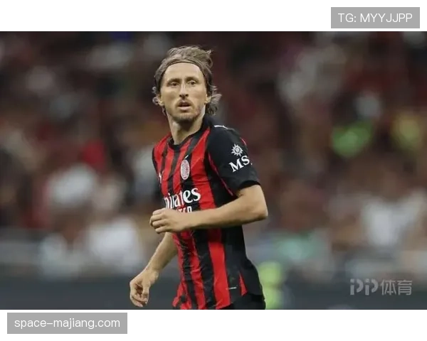 特写:39岁的莫德里奇在欧冠替补登场,依然完成全场最多的三次关键传球。